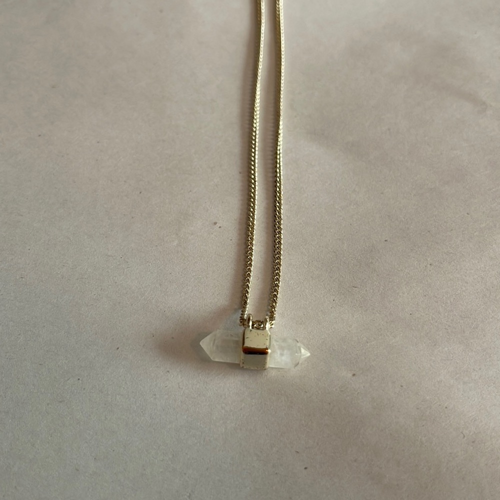 Kendra Scott necklace